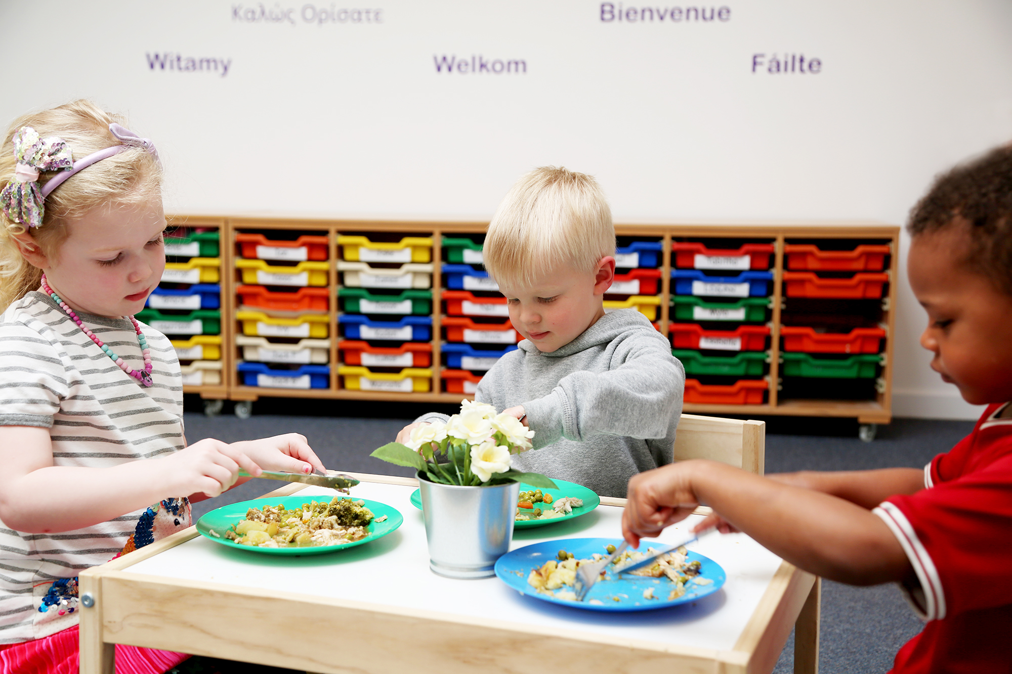 Photo: Children's Mealtime - Elmscot Group